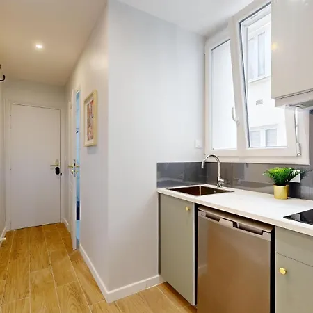 Bluestay 196 - Au Marais Apartment *